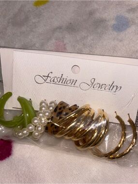 5 pairs of earrings